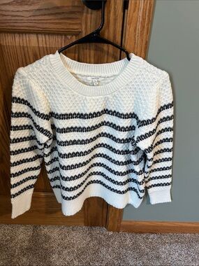 Maurice’s sweater size M